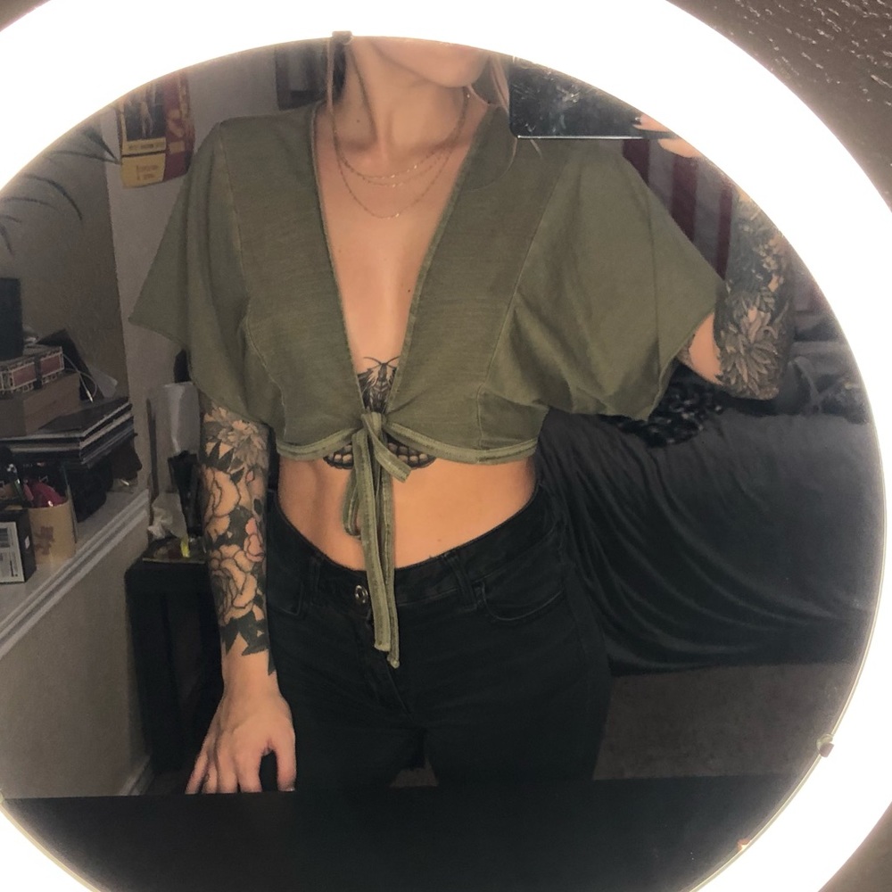 Kimchi Blue tie up top